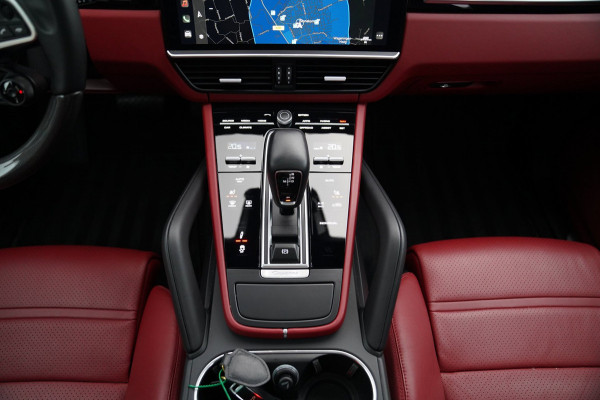 Porsche Cayenne Coupé 3.0 E-Hybrid | Techart | BTW | Sport uitlaat | Dealer onderhouden | Panorama | Head up | ACC | NAP NL |