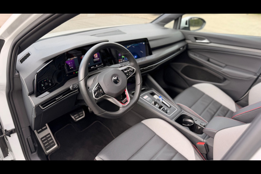 Volkswagen Golf 2.0 TSI GTI Panoramadak Leer Stoelverwarming/Verkoeling Camera Keyless entry