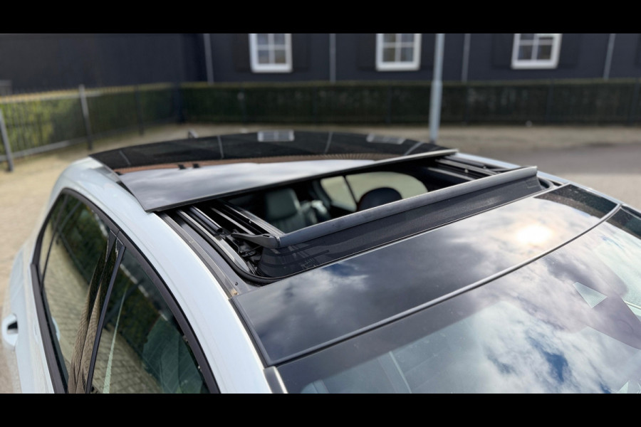 Volkswagen Golf 2.0 TSI GTI Panoramadak Leer Stoelverwarming/Verkoeling Camera Keyless entry