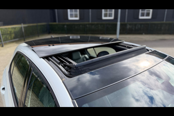 Volkswagen Golf 2.0 TSI GTI Panoramadak Leer Stoelverwarming/Verkoeling Camera Keyless entry