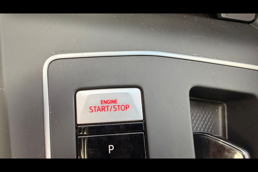 Volkswagen Golf 2.0 TSI GTI Panoramadak Leer Stoelverwarming/Verkoeling Camera Keyless entry