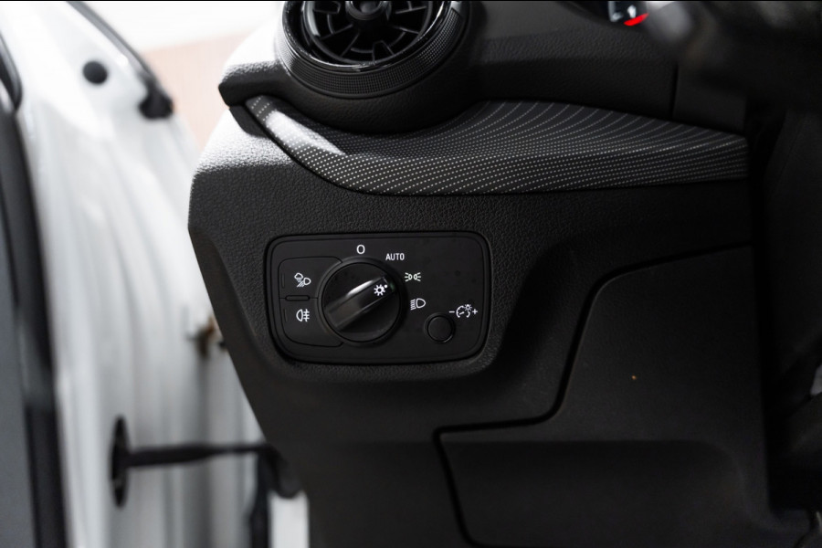 Audi Q2 35 TFSI CoD Sport S-Line DSG PANO NAVI PDC