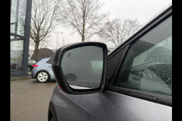 Peugeot 3008 1.6 Hybrid Allure pack 180pk VAN €28.900,- NU VOOR SLECHTS €24.877,- Uw LENTEVOORDEEL €4.023,- |PHEV| ACHTERUITRIJCAMERA| DODE HOEK SENSOR| ADAPTIVE CRUISE CONTROL| STANDKACHEL| RIJKLAAR! INCL 12 MND BOVAG GARANTIE