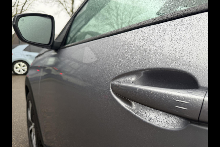 Peugeot 3008 1.6 Hybrid Allure pack 180pk VAN €28.900,- NU VOOR SLECHTS €24.877,- Uw LENTEVOORDEEL €4.023,- |PHEV| ACHTERUITRIJCAMERA| DODE HOEK SENSOR| ADAPTIVE CRUISE CONTROL| STANDKACHEL| RIJKLAAR! INCL 12 MND BOVAG GARANTIE