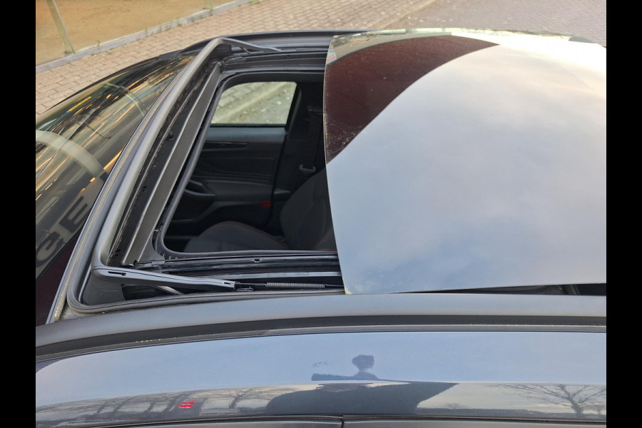 Ford FOCUS Wagon 1.0 EcoBoost Hybrid ST Line X Business | Pano | Trekhaak | Climate | Navi |