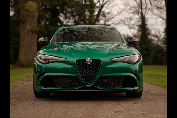 Alfa Romeo Giulia 2.9 V6 Quadrifoglio MY25 | Akrapovic | Carbon stoelen | Harman/Kardon | Facelift | Adapt. cruise