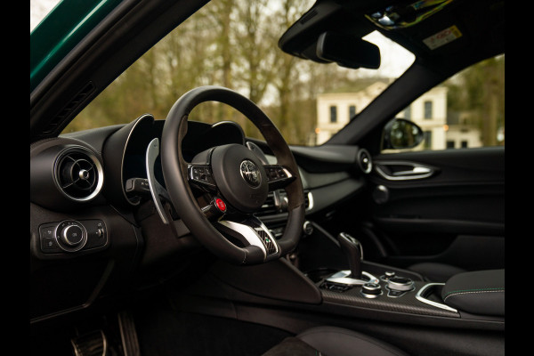 Alfa Romeo Giulia 2.9 V6 Quadrifoglio MY25 | Akrapovic | Carbon stoelen | Harman/Kardon | Facelift | Adapt. cruise