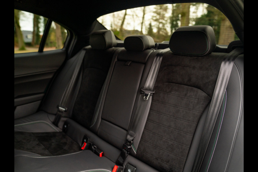 Alfa Romeo Giulia 2.9 V6 Quadrifoglio MY25 | Akrapovic | Carbon stoelen | Harman/Kardon | Facelift | Adapt. cruise