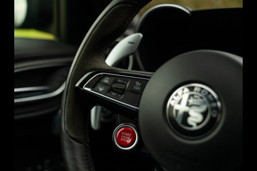 Alfa Romeo Giulia 2.9 V6 Quadrifoglio MY25 | Akrapovic | Carbon stoelen | Harman/Kardon | Facelift | Adapt. cruise
