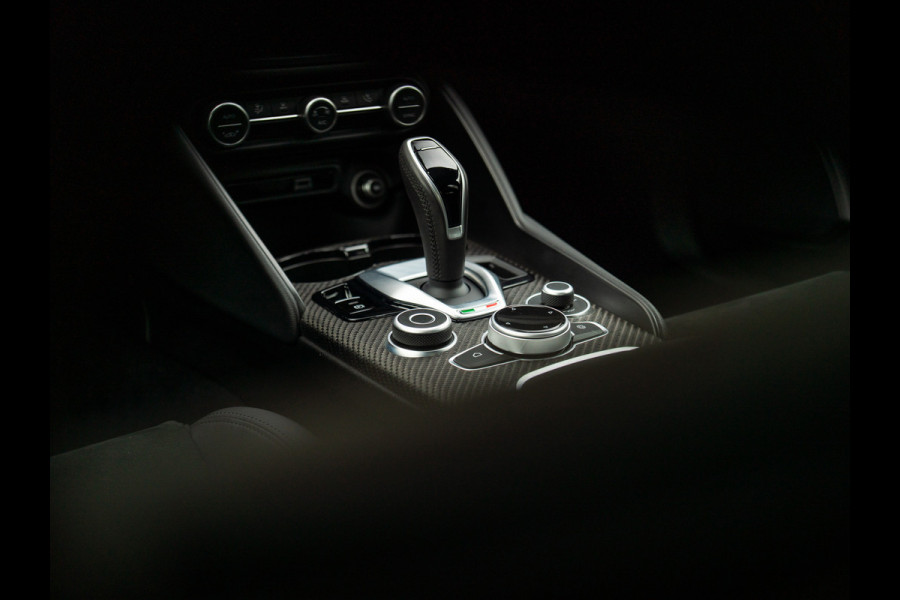 Alfa Romeo Giulia 2.9 V6 Quadrifoglio MY25 | Akrapovic | Carbon stoelen | Harman/Kardon | Facelift | Adapt. cruise