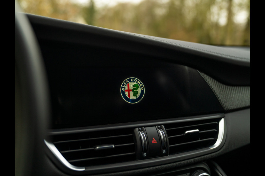 Alfa Romeo Giulia 2.9 V6 Quadrifoglio MY25 | Akrapovic | Carbon stoelen | Harman/Kardon | Facelift | Adapt. cruise