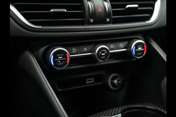 Alfa Romeo Giulia 2.9 V6 Quadrifoglio MY25 | Akrapovic | Carbon stoelen | Harman/Kardon | Facelift | Adapt. cruise