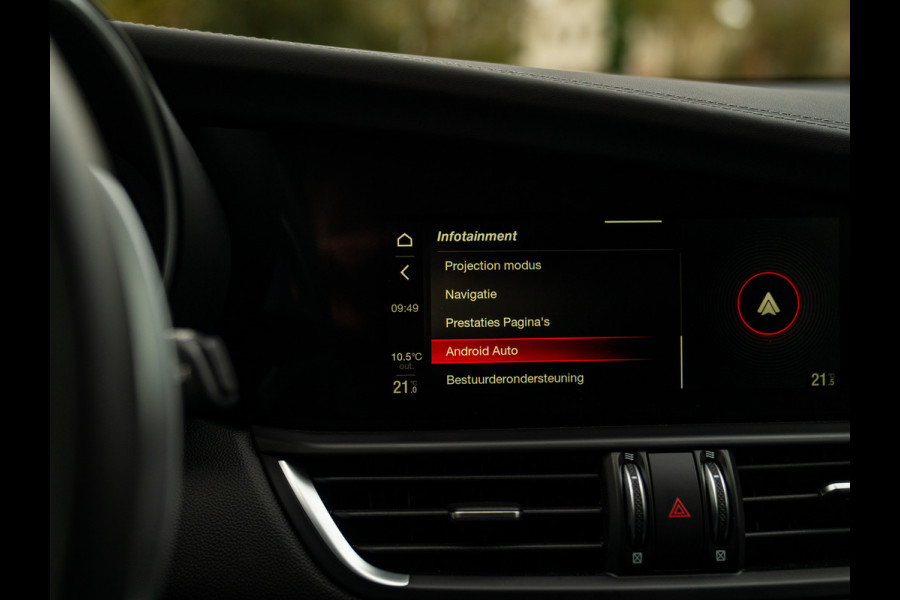 Alfa Romeo Giulia 2.9 V6 Quadrifoglio MY25 | Akrapovic | Carbon stoelen | Harman/Kardon | Facelift | Adapt. cruise