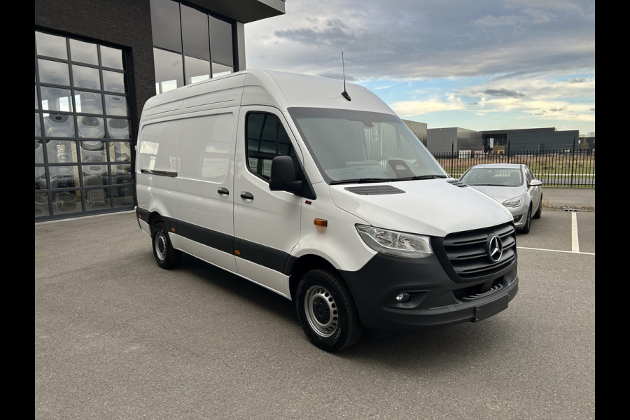 Mercedes-Benz Sprinter 317 CDI L2 H2 Pro Facelift / MBUX / Navigatie / Camera / Cruise control / Airco / 270 Graden achterdeuren