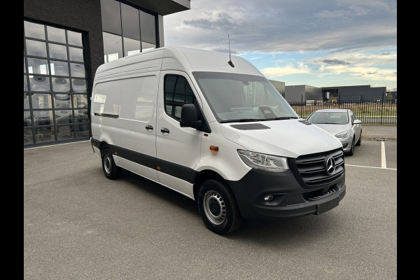 Mercedes-Benz Sprinter 317 CDI L2 H2 Pro Facelift / MBUX / Navigatie / Camera / Cruise control / Airco / 270 Graden achterdeuren