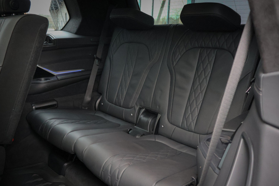 BMW X7 xDrive40i High Executive | 7 ZITS | SKYLOUNGE | ADAPTIVE | LASERLIGHTS | NAPA LEER | TREKHAAK | STOEL & STUURVERWARMING | PRIVAC
