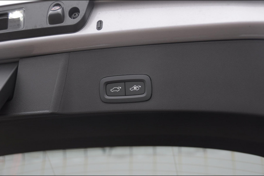 Volvo EX40 252PK Single Motor Extended Range 82 kWh Plus / Lounge Pakket / Extra getint glas / 360 Camera / 20'' velgen / Panoramadak / Zwart dak