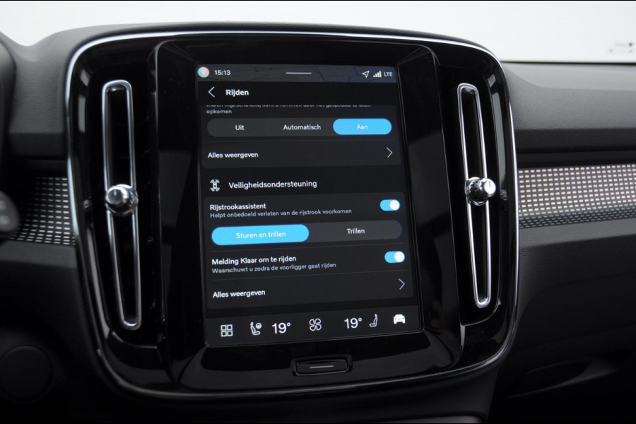 Volvo EX40 252PK Single Motor Extended Range 82 kWh Plus / Lounge Pakket / Extra getint glas / 360 Camera / 20'' velgen / Panoramadak / Zwart dak