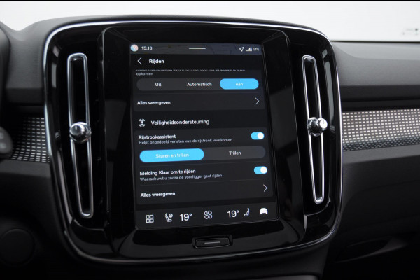 Volvo EX40 252PK Single Motor Extended Range 82 kWh Plus / Lounge Pakket / Extra getint glas / 360 Camera / 20'' velgen / Panoramadak / Zwart dak