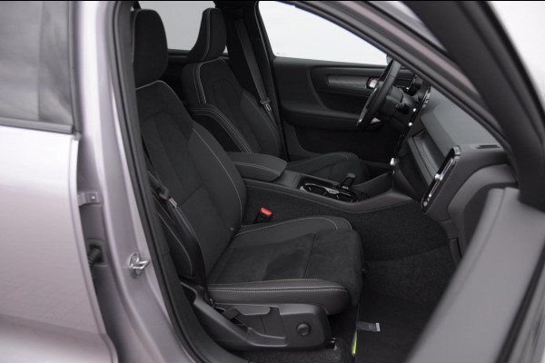 Volvo EX40 252PK Single Motor Extended Range 82 kWh Plus / Lounge Pakket / Extra getint glas / 360 Camera / 20'' velgen / Panoramadak / Zwart dak