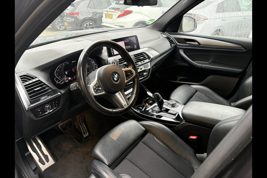 BMW X3 xDrive30e M Sport Plug-in Hybride | PHEV | Elek. Trekhaak | 20 inch | M pakket | Stoelverwarming | Shadowline Exterior | Adaptive Led verlichting | Hifi | Volledig digitaal instrumentenpaneel