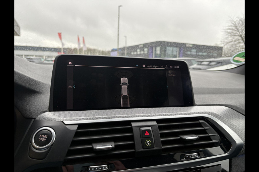 BMW X3 xDrive30e M Sport Plug-in Hybride | PHEV | Elek. Trekhaak | 20 inch | M pakket | Stoelverwarming | Shadowline Exterior | Adaptive Led verlichting | Hifi | Volledig digitaal instrumentenpaneel