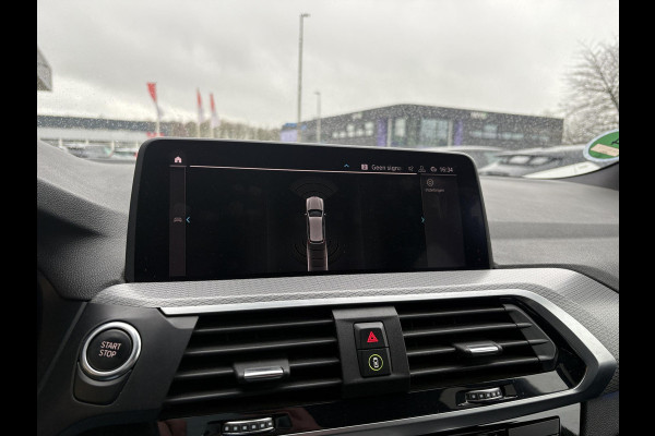 BMW X3 xDrive30e M Sport Plug-in Hybride | PHEV | Elek. Trekhaak | 20 inch | M pakket | Stoelverwarming | Shadowline Exterior | Adaptive Led verlichting | Hifi | Volledig digitaal instrumentenpaneel