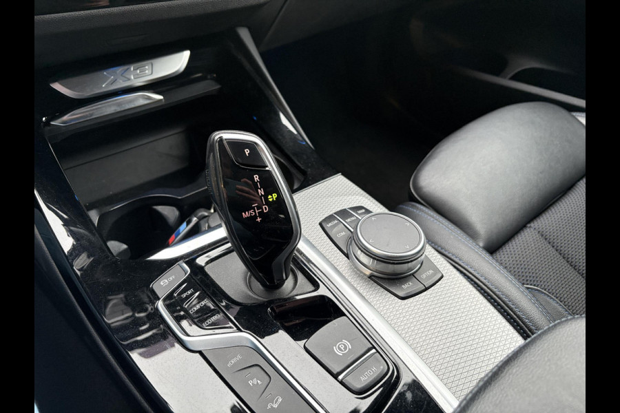 BMW X3 xDrive30e M Sport Plug-in Hybride | PHEV | Elek. Trekhaak | 20 inch | M pakket | Stoelverwarming | Shadowline Exterior | Adaptive Led verlichting | Hifi | Volledig digitaal instrumentenpaneel