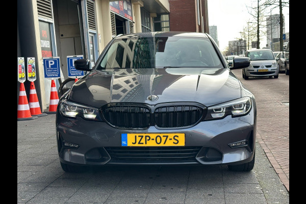 BMW 3-serie 330i High Executive Aut Leer Navi Carplay