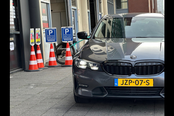 BMW 3-serie 330i High Executive Aut Leer Navi Carplay