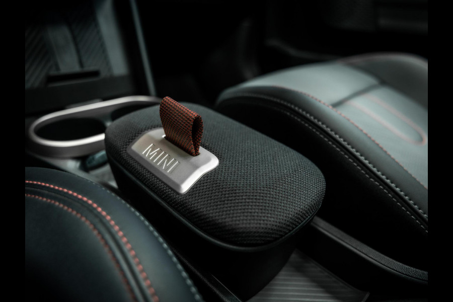 MINI Cooper C John Cooper Works M | Head-up | JCW | Stuurverwarming |Carplay | Stoelverwarming |