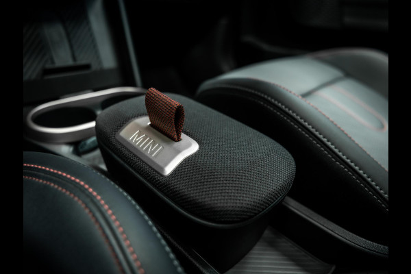 MINI Cooper C John Cooper Works M | Head-up | JCW | Stuurverwarming |Carplay | Stoelverwarming |