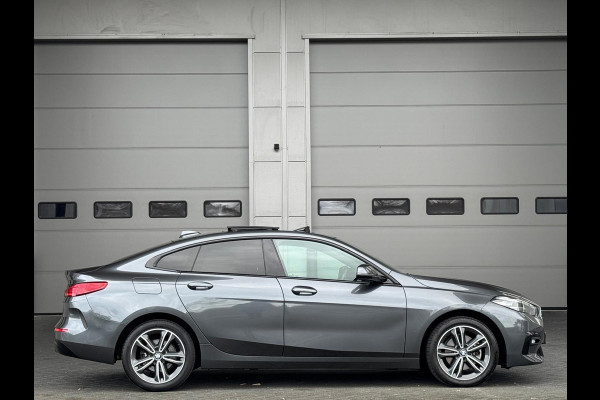 BMW 2 Serie Gran Coupé 218i High Executive, panoramadak, M sport interieur, camera, stoelverwarming, vele opties, NL auto met nap