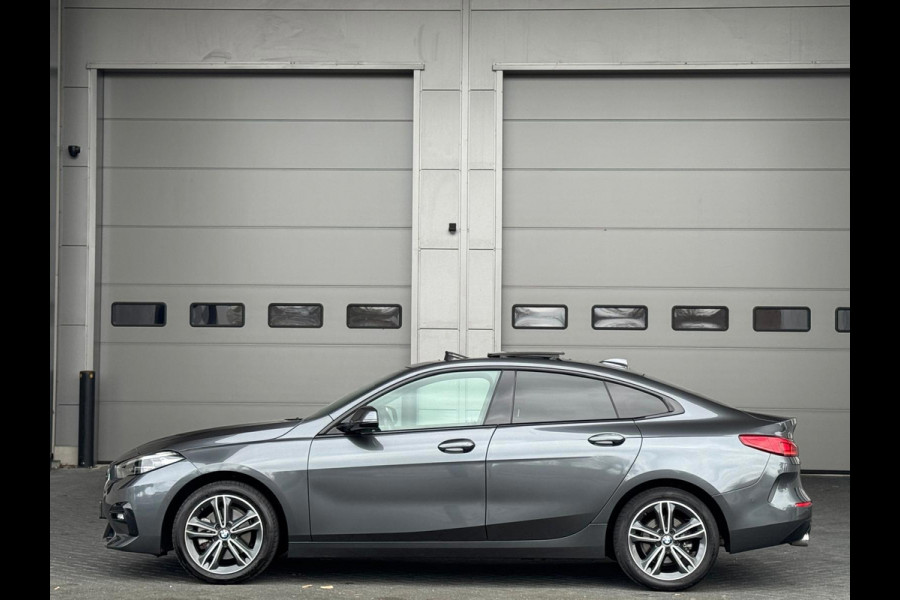 BMW 2 Serie Gran Coupé 218i High Executive, panoramadak, M sport interieur, camera, stoelverwarming, vele opties, NL auto met nap