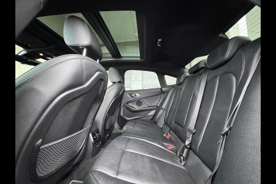 BMW 2 Serie Gran Coupé 218i High Executive, panoramadak, M sport interieur, camera, stoelverwarming, vele opties, NL auto met nap