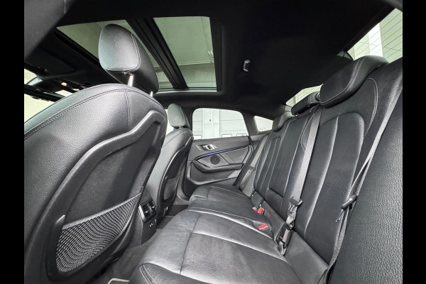 BMW 2 Serie Gran Coupé 218i High Executive, panoramadak, M sport interieur, camera, stoelverwarming, vele opties, NL auto met nap