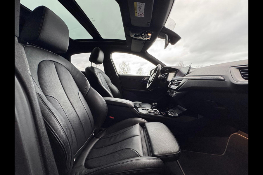 BMW 2 Serie Gran Coupé 218i High Executive, panoramadak, M sport interieur, camera, stoelverwarming, vele opties, NL auto met nap