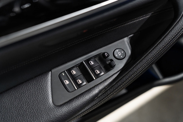 BMW 5 Serie Touring 520i High Executive NAP PDC Leder Dealer OH