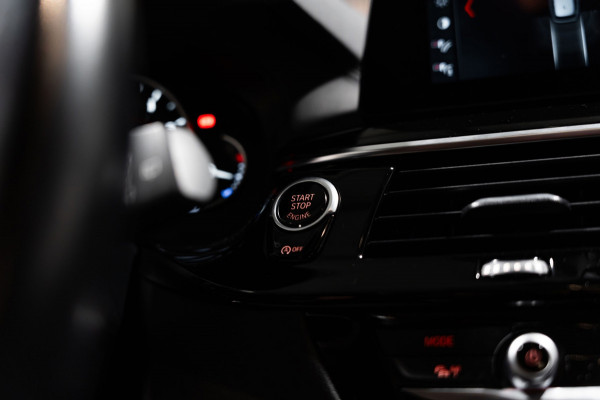 BMW 5 Serie Touring 520i High Executive NAP PDC Leder Dealer OH