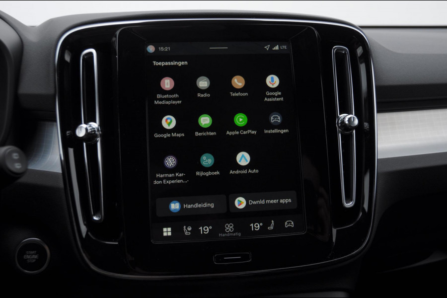 Volvo XC40 B4 211PK Automaat Plus Dark / Adaptive cruise control / Elektrische stoelen / Harman Kardon audio / Pilot assist / BLIS / Stoel en stuur verwarming / Elektrische achterklep / Parkeersensoren met camera / Google infotainment