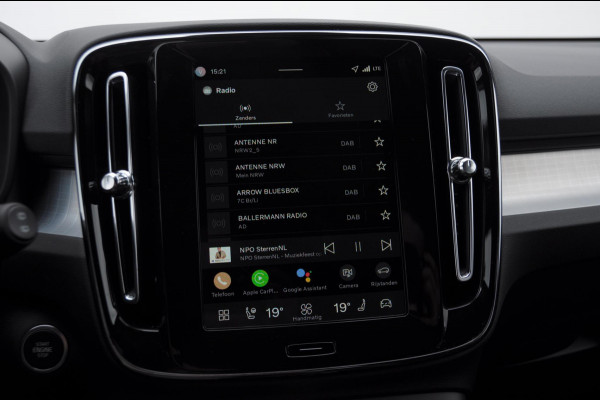 Volvo XC40 B4 211PK Automaat Plus Dark / Adaptive cruise control / Elektrische stoelen / Harman Kardon audio / Pilot assist / BLIS / Stoel en stuur verwarming / Elektrische achterklep / Parkeersensoren met camera / Google infotainment