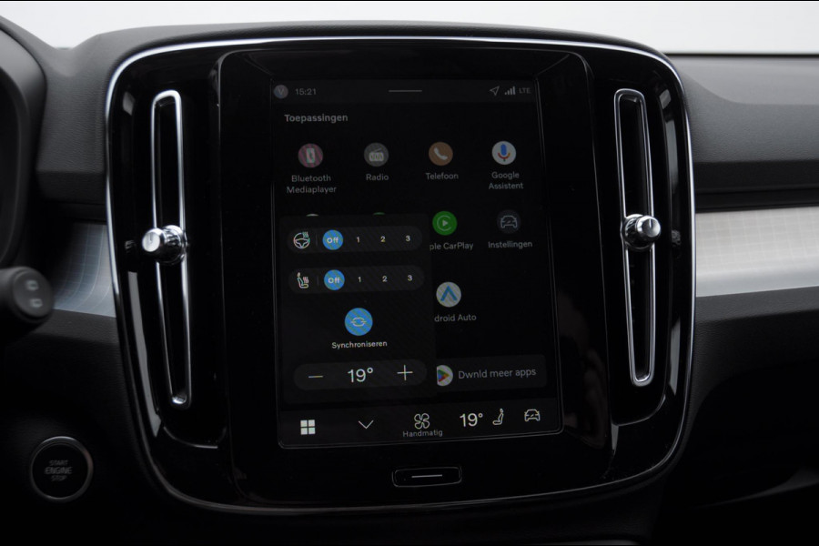 Volvo XC40 B4 211PK Automaat Plus Dark / Adaptive cruise control / Elektrische stoelen / Harman Kardon audio / Pilot assist / BLIS / Stoel en stuur verwarming / Elektrische achterklep / Parkeersensoren met camera / Google infotainment