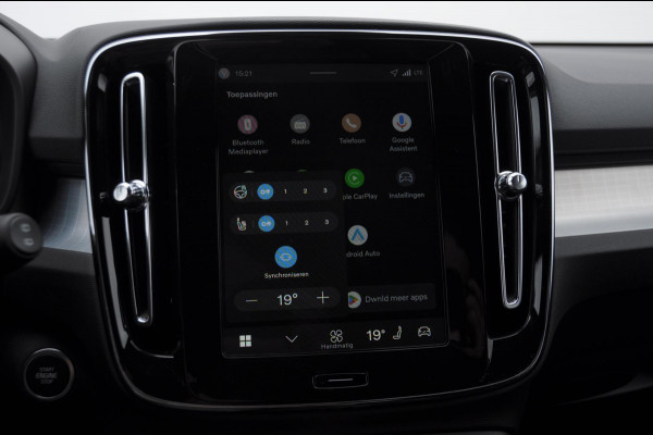 Volvo XC40 B4 211PK Automaat Plus Dark / Adaptive cruise control / Elektrische stoelen / Harman Kardon audio / Pilot assist / BLIS / Stoel en stuur verwarming / Elektrische achterklep / Parkeersensoren met camera / Google infotainment