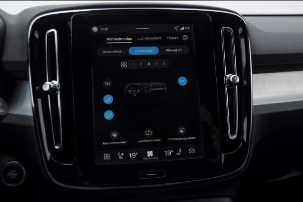 Volvo XC40 B4 211PK Automaat Plus Dark / Adaptive cruise control / Elektrische stoelen / Harman Kardon audio / Pilot assist / BLIS / Stoel en stuur verwarming / Elektrische achterklep / Parkeersensoren met camera / Google infotainment