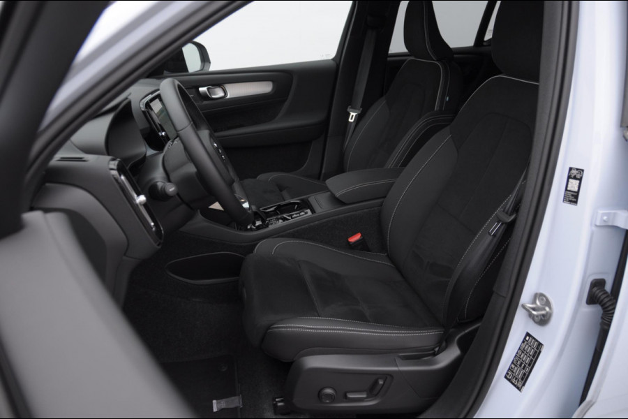 Volvo XC40 B4 211PK Automaat Plus Dark / Adaptive cruise control / Elektrische stoelen / Harman Kardon audio / Pilot assist / BLIS / Stoel en stuur verwarming / Elektrische achterklep / Parkeersensoren met camera / Google infotainment