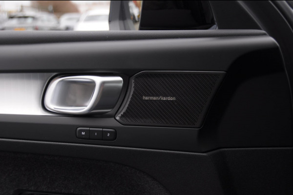 Volvo XC40 B4 211PK Automaat Plus Dark / Adaptive cruise control / Elektrische stoelen / Harman Kardon audio / Pilot assist / BLIS / Stoel en stuur verwarming / Elektrische achterklep / Parkeersensoren met camera / Google infotainment
