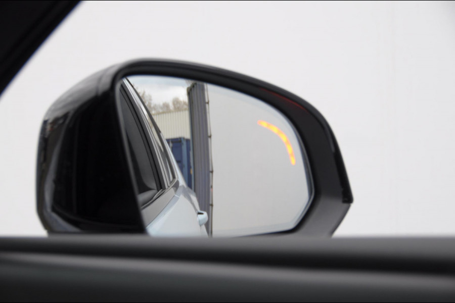 Volvo XC40 B4 211PK Automaat Plus Dark / Adaptive cruise control / Elektrische stoelen / Harman Kardon audio / Pilot assist / BLIS / Stoel en stuur verwarming / Elektrische achterklep / Parkeersensoren met camera / Google infotainment