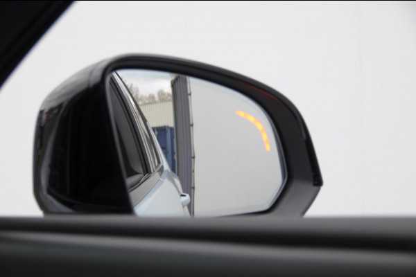 Volvo XC40 B4 211PK Automaat Plus Dark / Adaptive cruise control / Elektrische stoelen / Harman Kardon audio / Pilot assist / BLIS / Stoel en stuur verwarming / Elektrische achterklep / Parkeersensoren met camera / Google infotainment