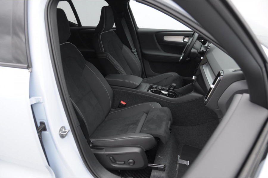 Volvo XC40 B4 211PK Automaat Plus Dark / Adaptive cruise control / Elektrische stoelen / Harman Kardon audio / Pilot assist / BLIS / Stoel en stuur verwarming / Elektrische achterklep / Parkeersensoren met camera / Google infotainment