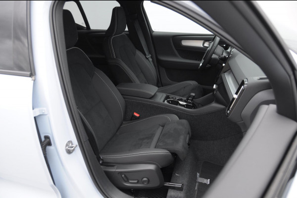 Volvo XC40 B4 211PK Automaat Plus Dark / Adaptive cruise control / Elektrische stoelen / Harman Kardon audio / Pilot assist / BLIS / Stoel en stuur verwarming / Elektrische achterklep / Parkeersensoren met camera / Google infotainment